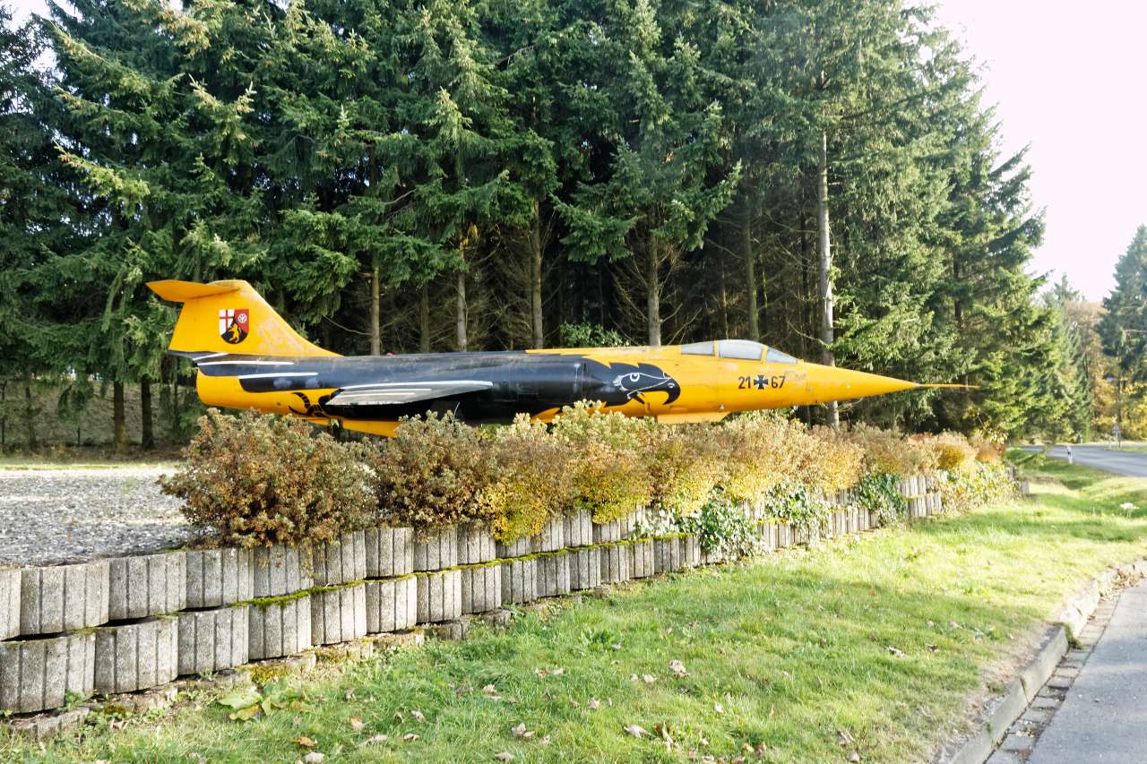 F 104 Sonderlackierung FlgGrp.jpg