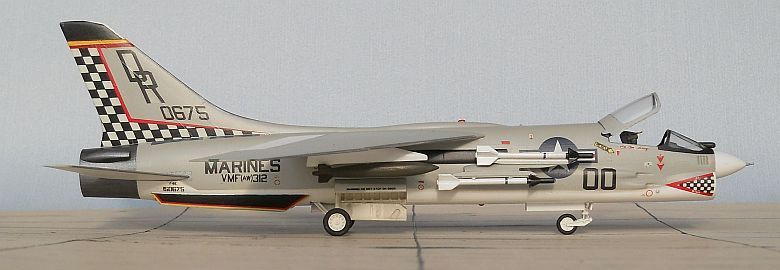 F-8E_Crusader_01.jpg