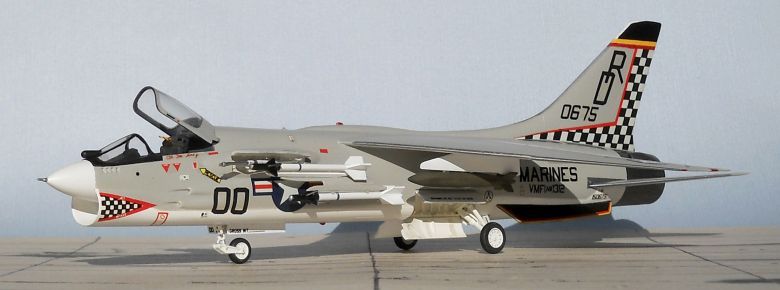 F-8E_Crusader_04.jpg