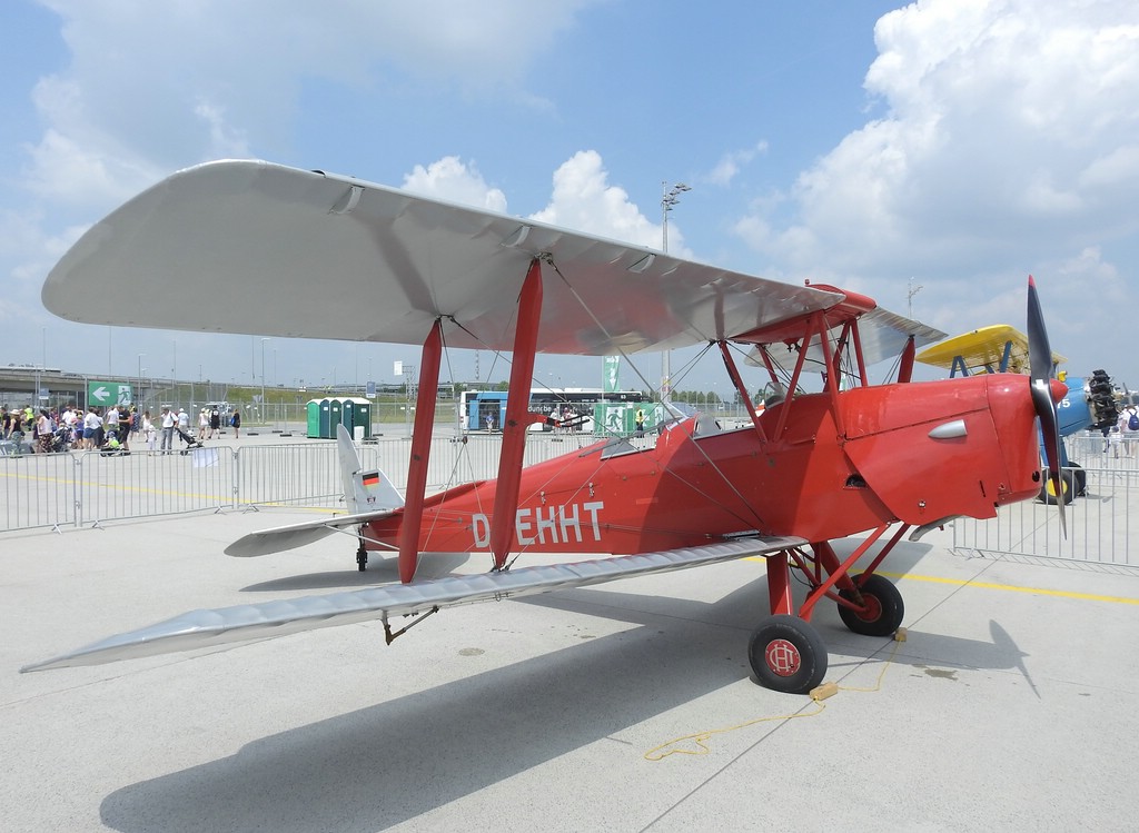 zz_D-EHHT Private De Havilland DH-82 Tiger Moth (3).jpg