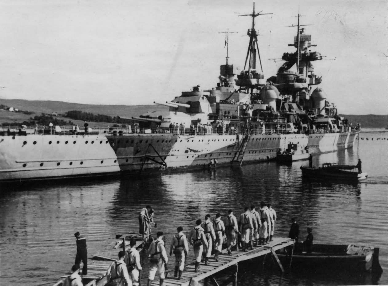 06 Admiral Hipper in_Norway_1942.jpg