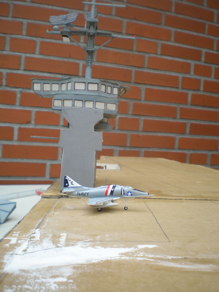 i.B. Flugdeck  inc.l neuen Tower -Teilansicht  mit A-4 Skyhawk als grössenverglich