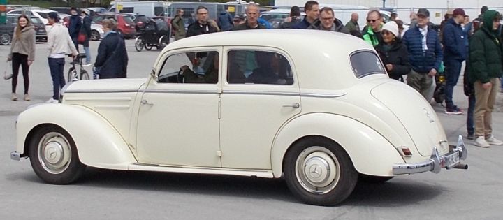 Mercedes_220_02c-2.jpg