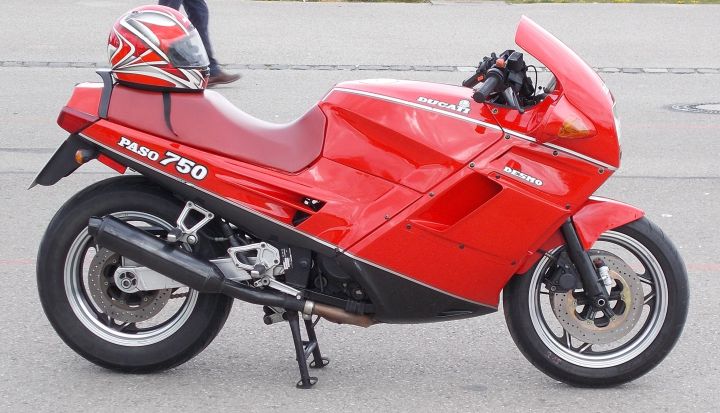 Ducati_Paso_01.jpg