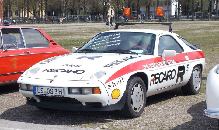 Porsche_928_01a.jpg