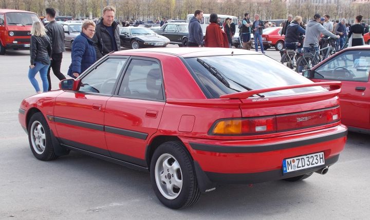 Mazda_323_01b.jpg