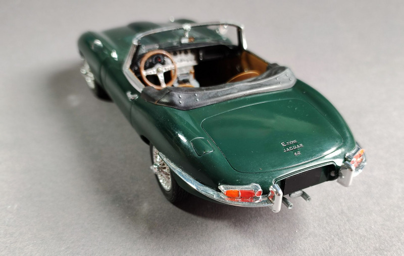 jaguar-e-type-roadster-revell-4.jpg