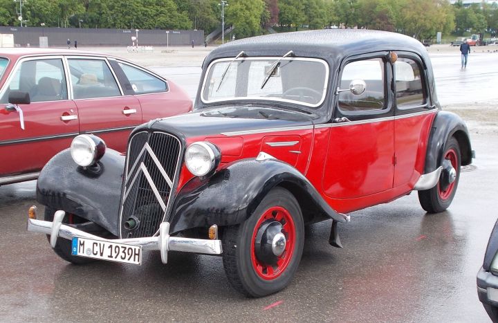 Citroen_11CV_02a.jpg