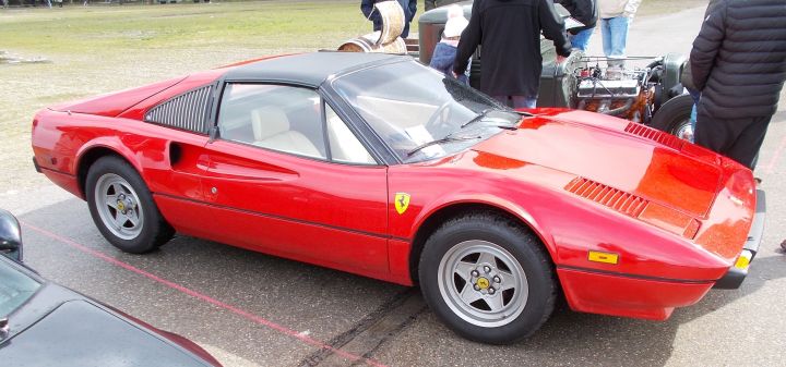 Ferrari_308GTS_01a.jpg