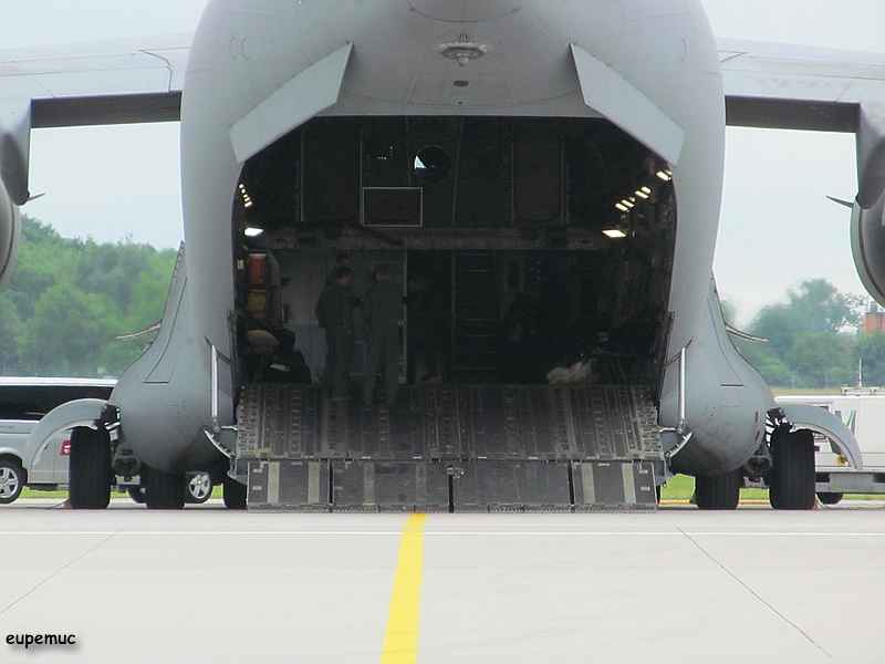 zz_44133 - C-17_02.jpg