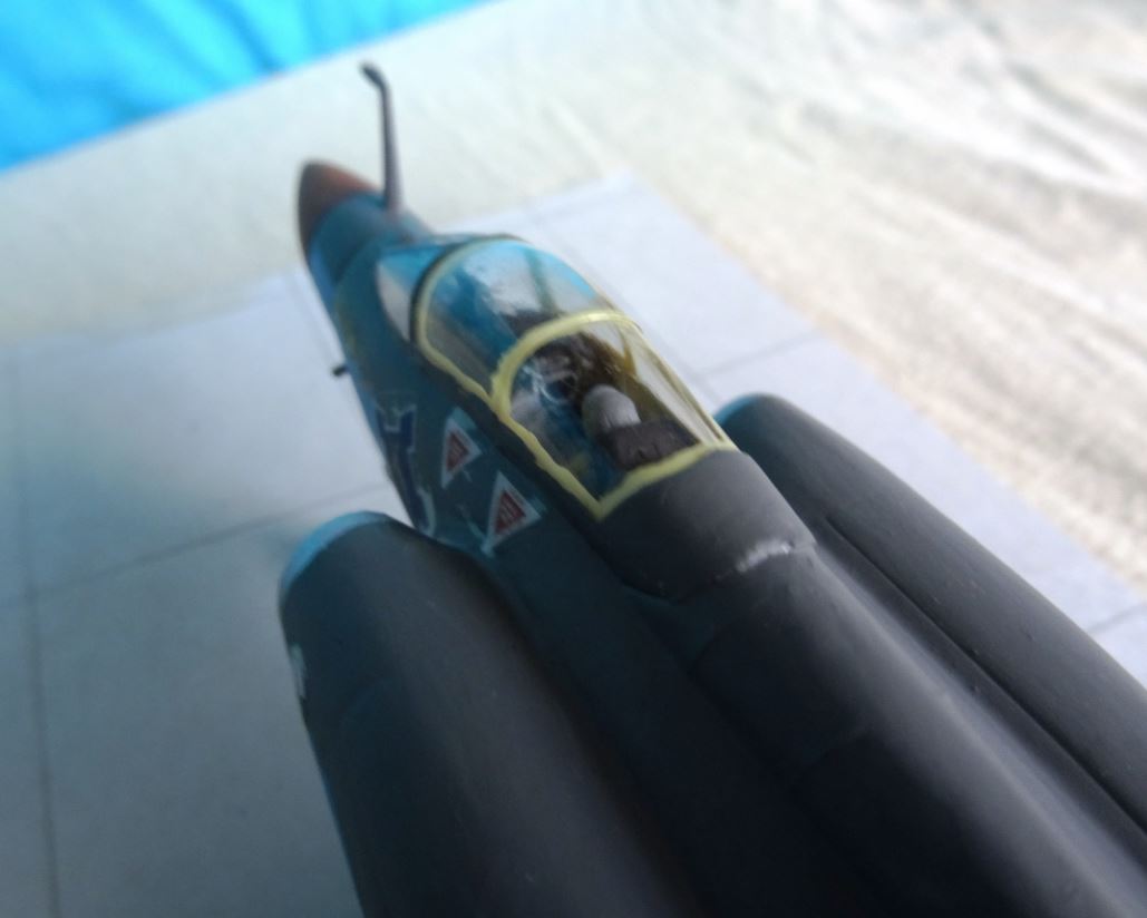 Von der versuchten Cockpit - Transplantation ist leider nicht allzuviel zu sehen.