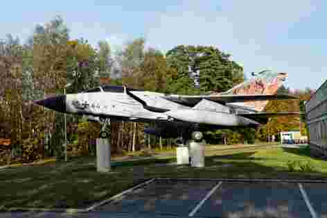TORNADO Sonderlackierung Stab 02.jpg