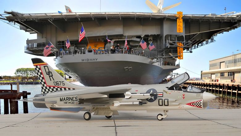 F-8E_Crusader_06.jpg