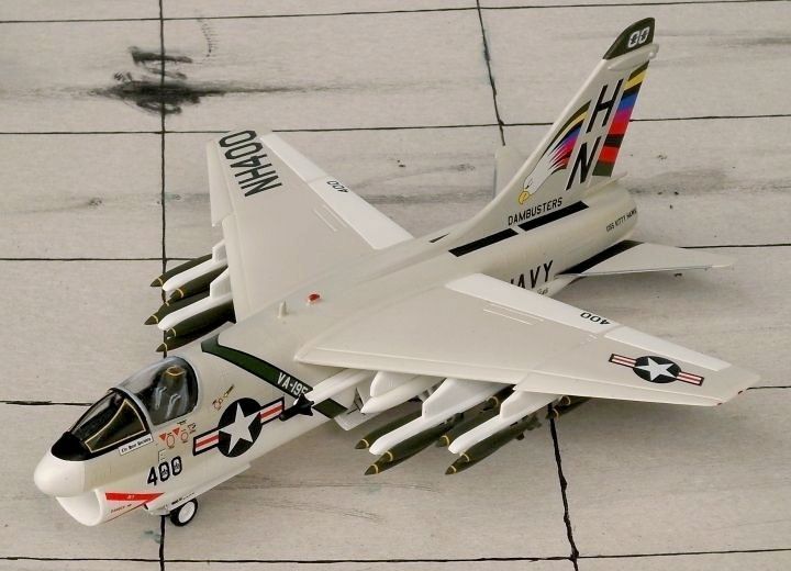 A-7E_03a.jpg