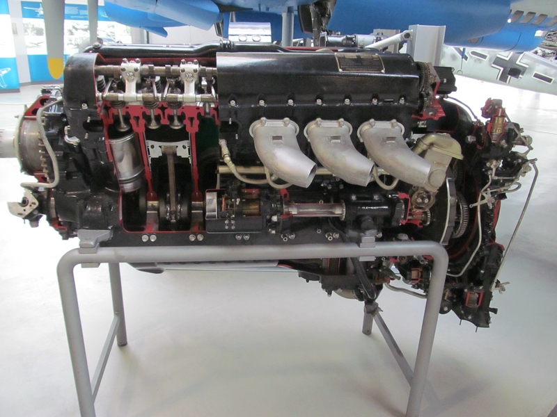 zz_Packard Merlin V-1650 (1).jpg