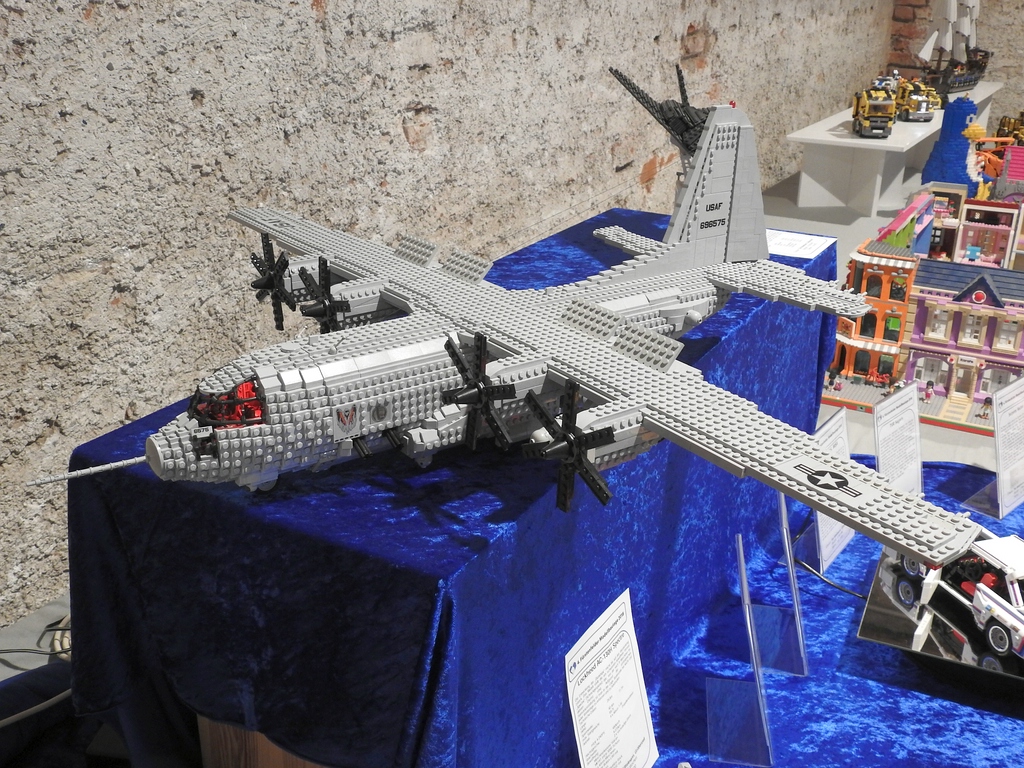 zz_AC-130H Spectre LEGO (1).jpg