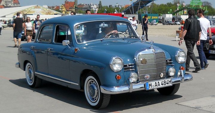 2018_Mercedes_190.jpg