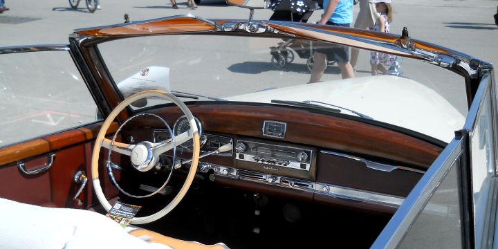 2018_Mercedes_300d_01c.jpg