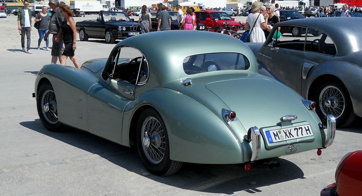 2018_Jaguar_XK120_01d.jpg