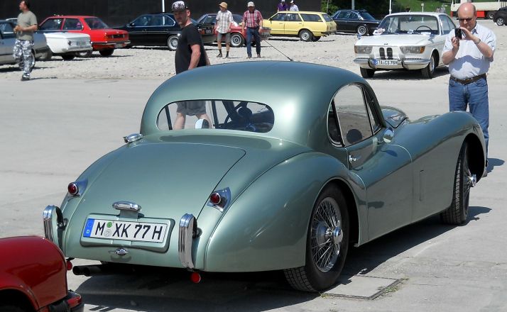 2018_Jaguar_XK120_01c.jpg