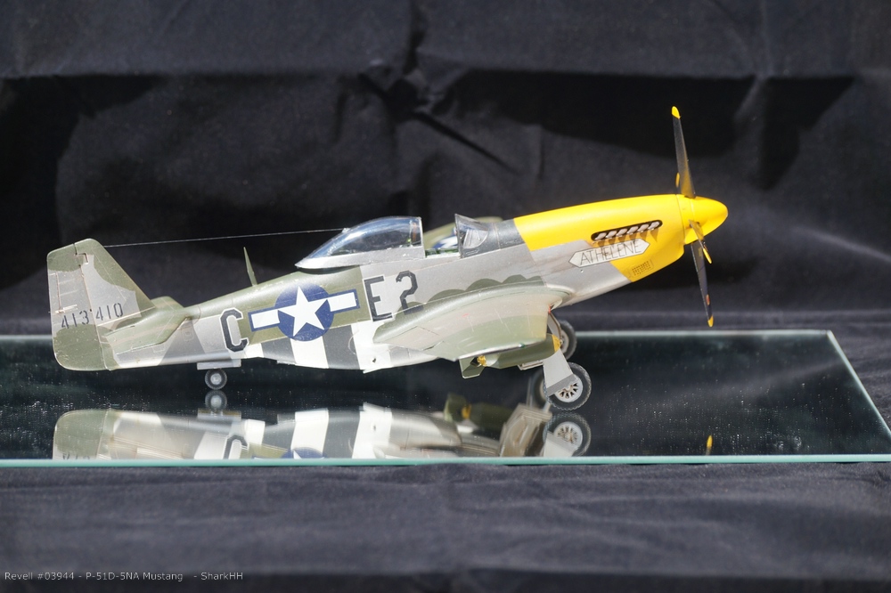 Revell 03944 - P-51D Mustang-0003.jpg
