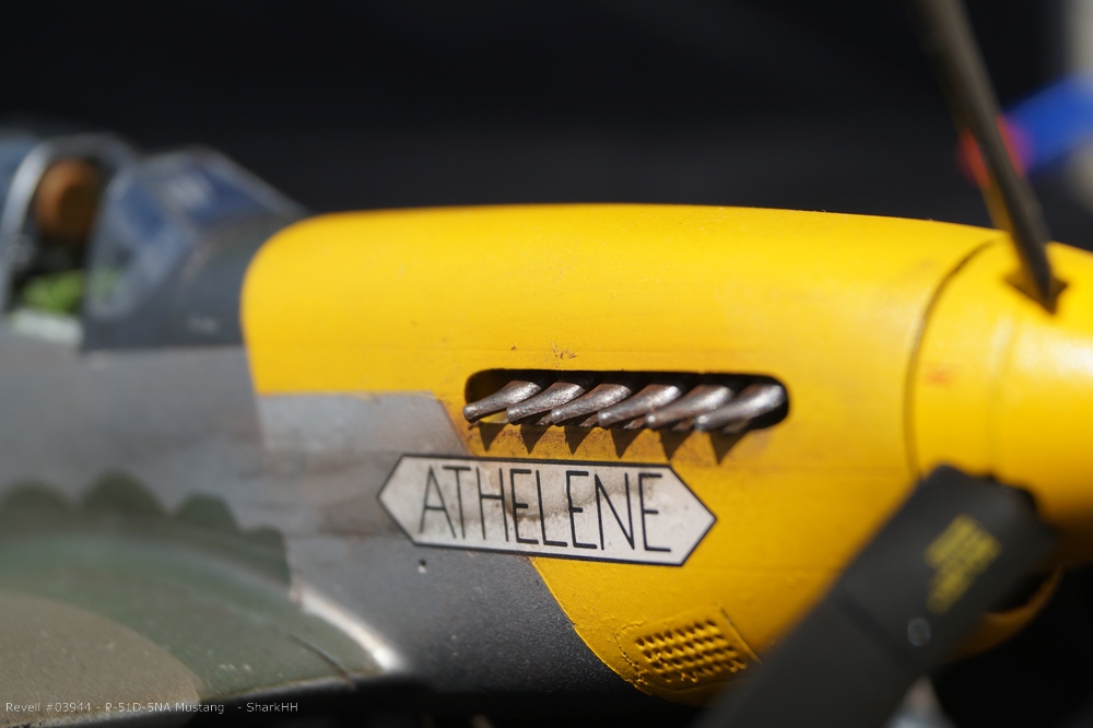 Revell 03944 - P-51D Mustang-0009.jpg