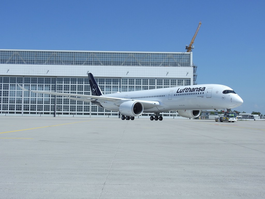 zz_D-AIXJ Lufthansa Airbus A350-94 (7).jpg