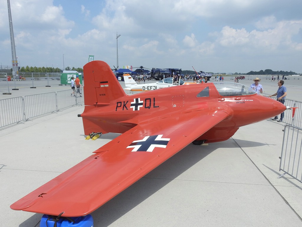 zz_D-1636  EADS-Messerschmitt Stiftung  Messerschmitt Me163B Komet  (4).jpg