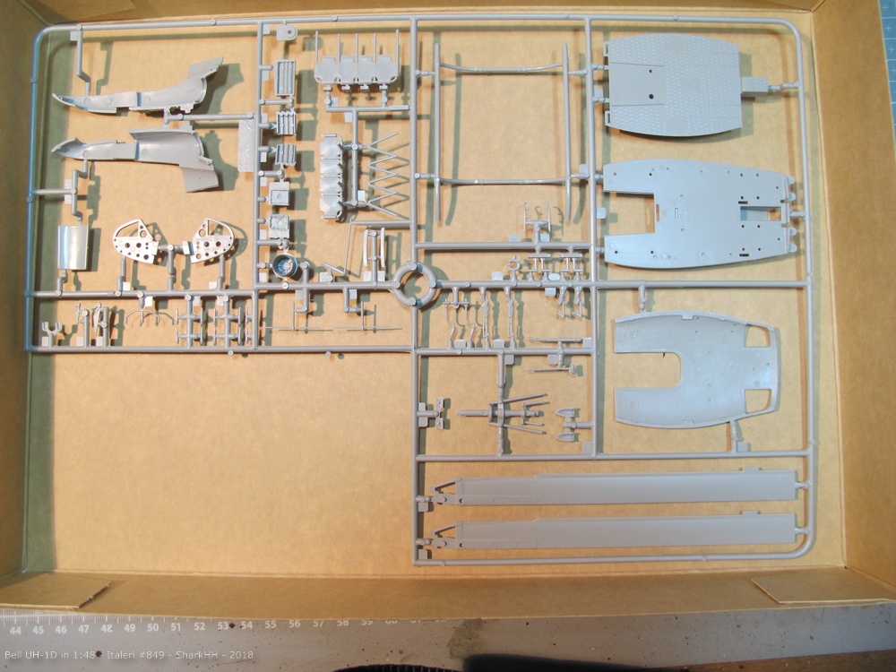 Bell UH-1D Italeri 849 -0003.jpg