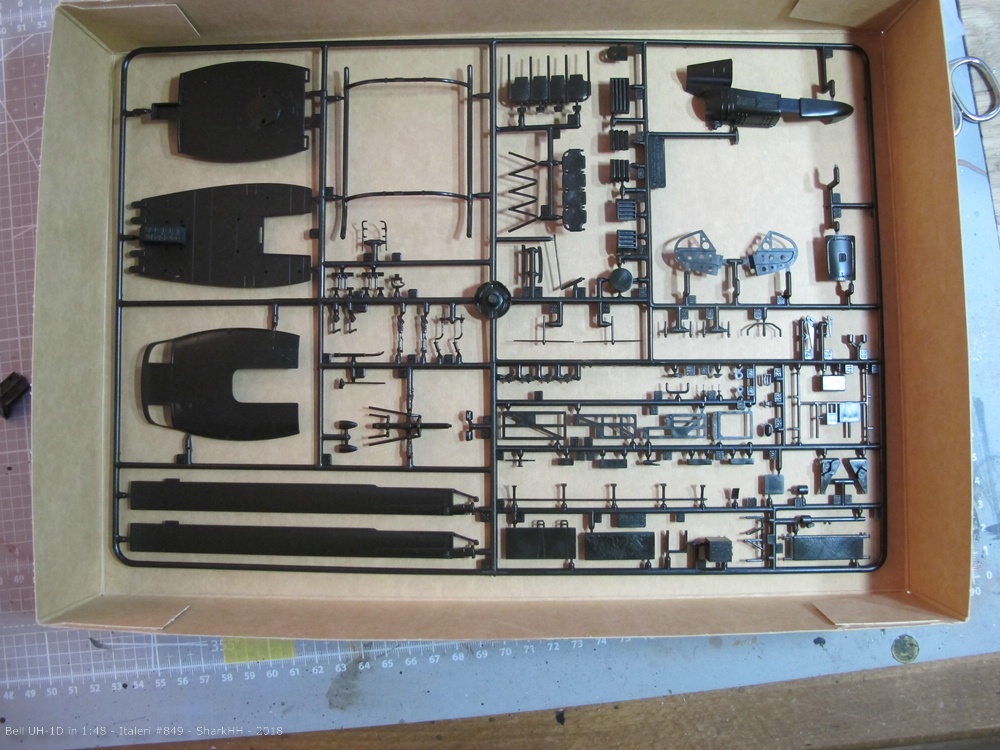 Bell UH-1D Italeri 849 -0008.jpg