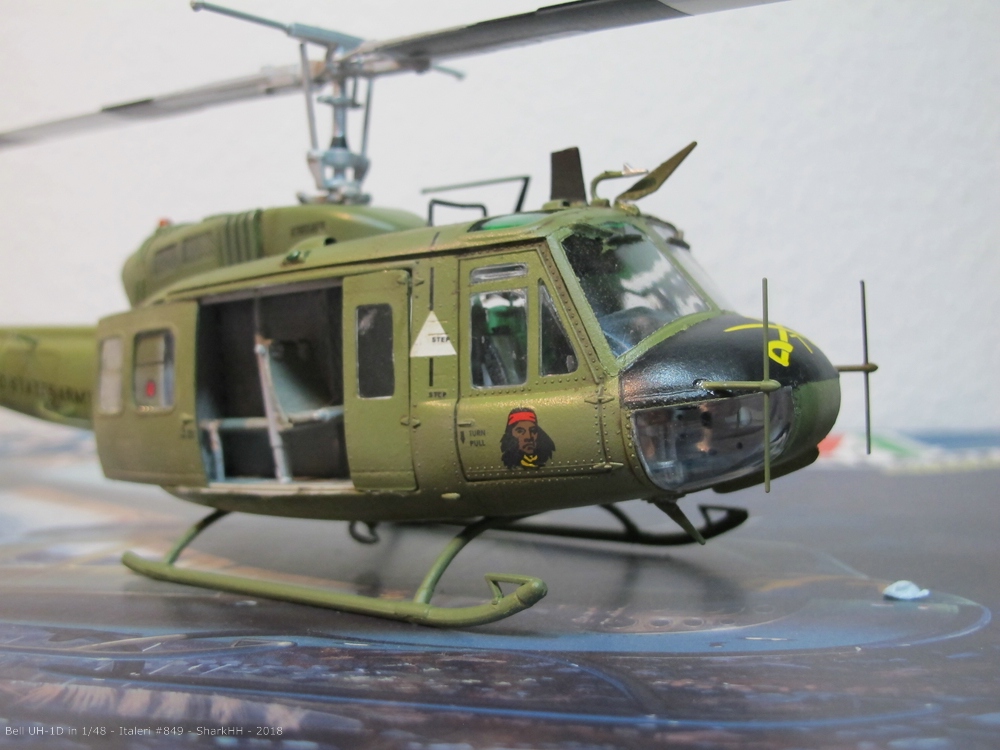 Bell UH-1D Italeri 849 -0032.jpg