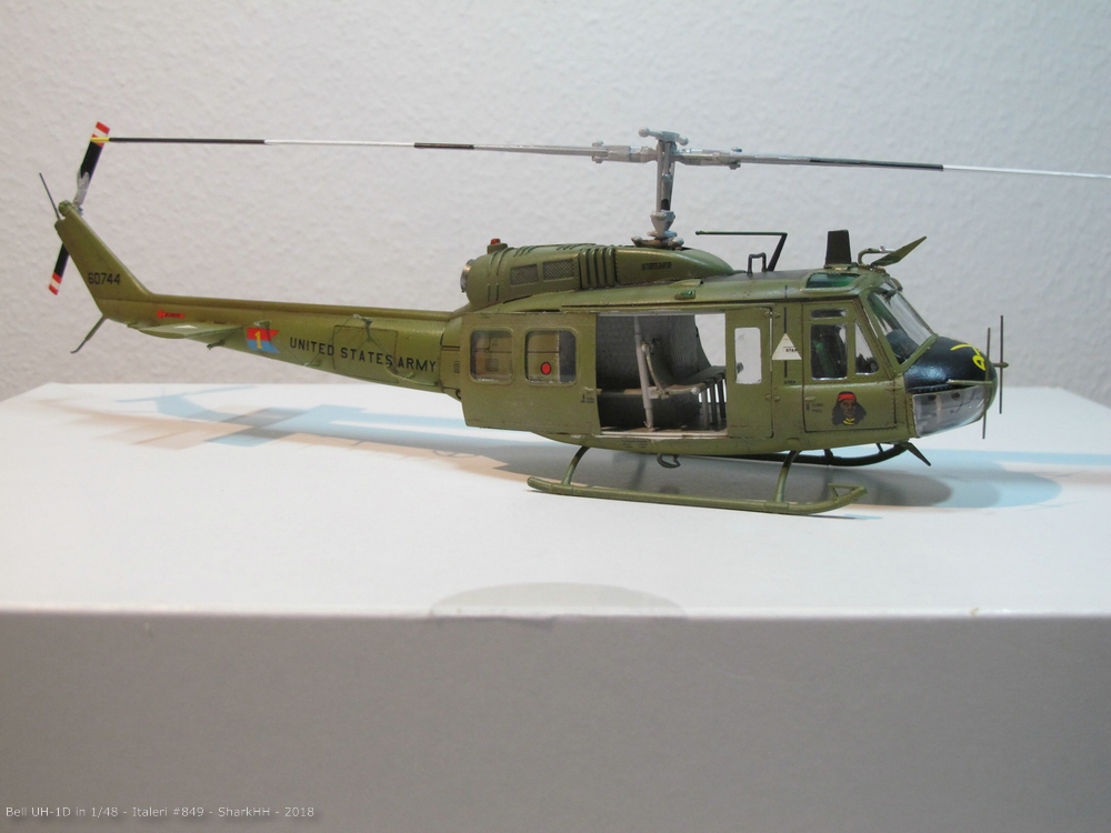 Bell UH-1D Italeri 849 -0033.jpg