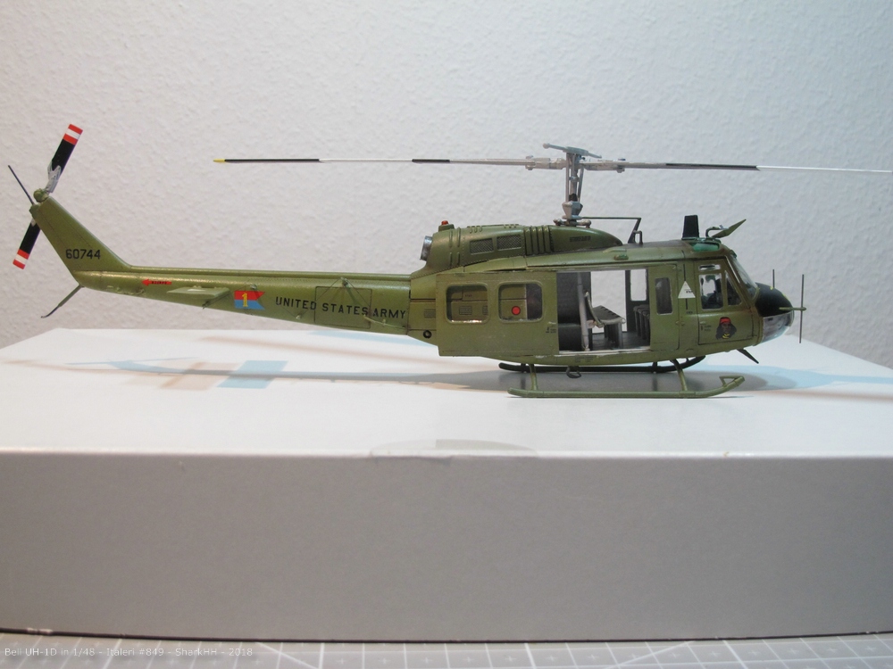 Bell UH-1D Italeri 849 -0034.jpg