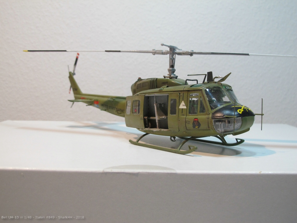 Bell UH-1D Italeri 849 -0035.jpg