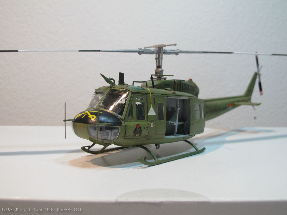Bell UH-1D Italeri 849 -0036.jpg