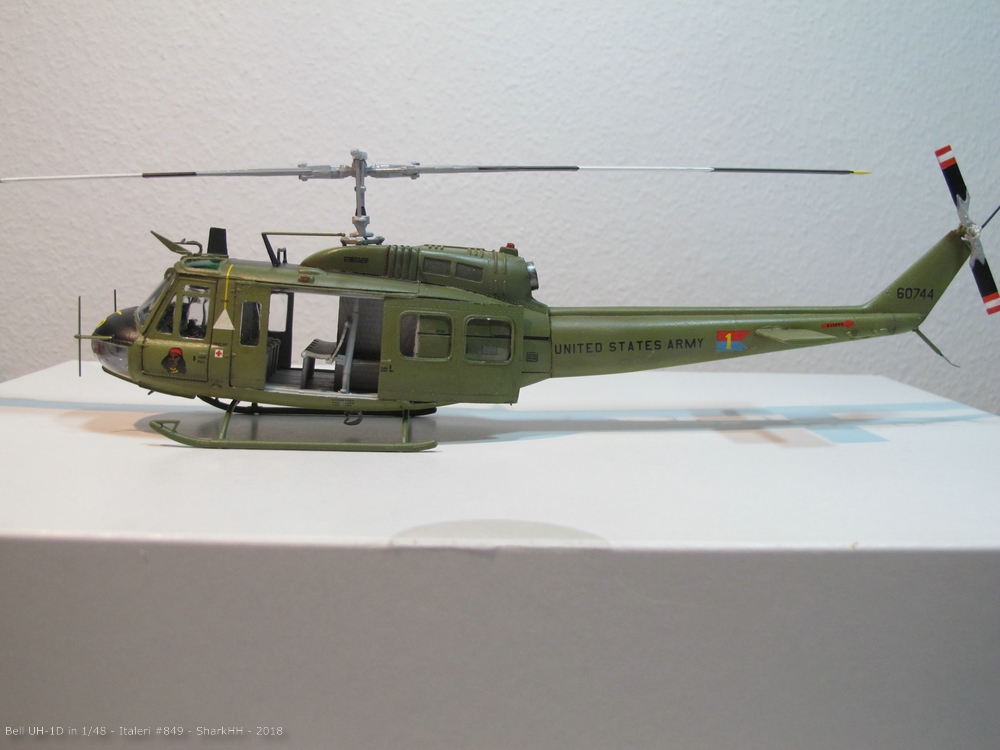 Bell UH-1D Italeri 849 -0037.jpg