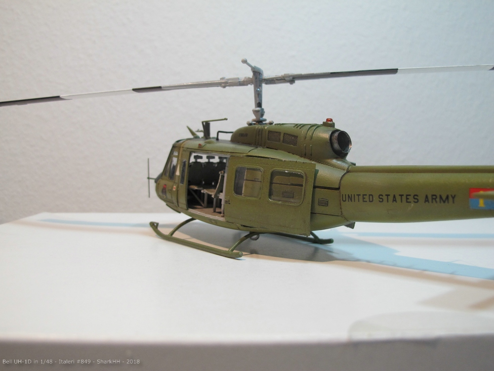 Bell UH-1D Italeri 849 -0038.jpg