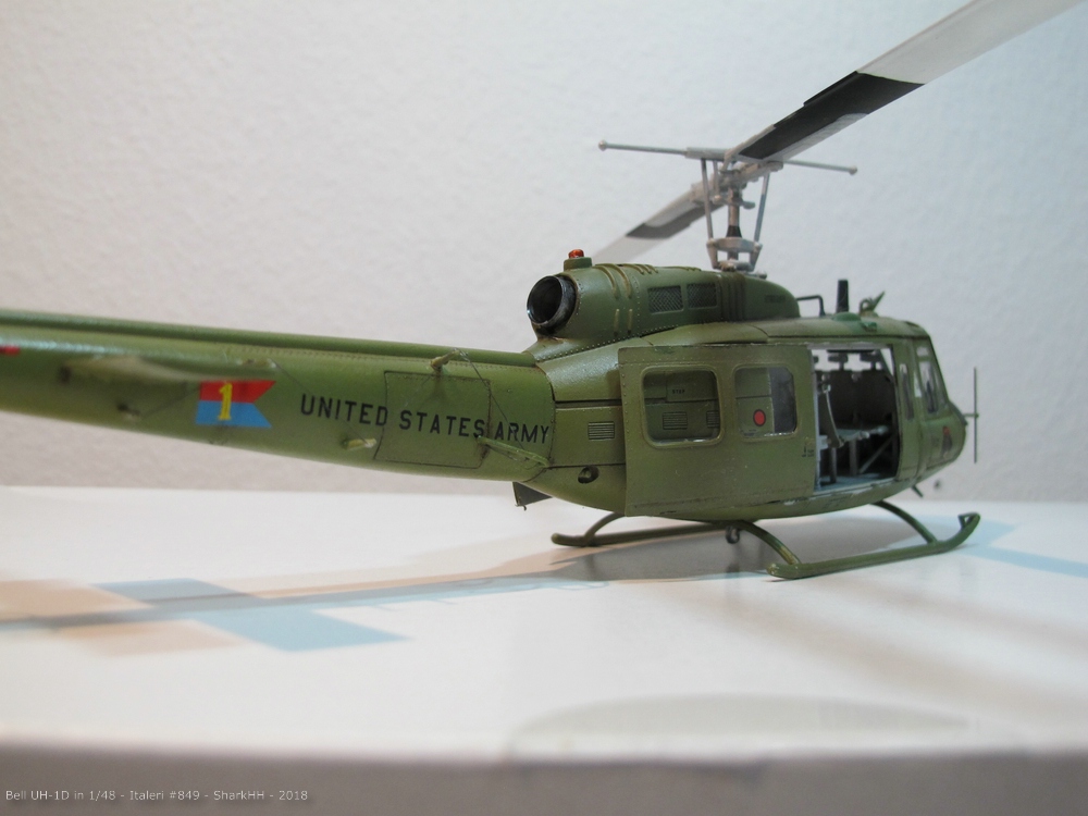 Bell UH-1D Italeri 849 -0039.jpg