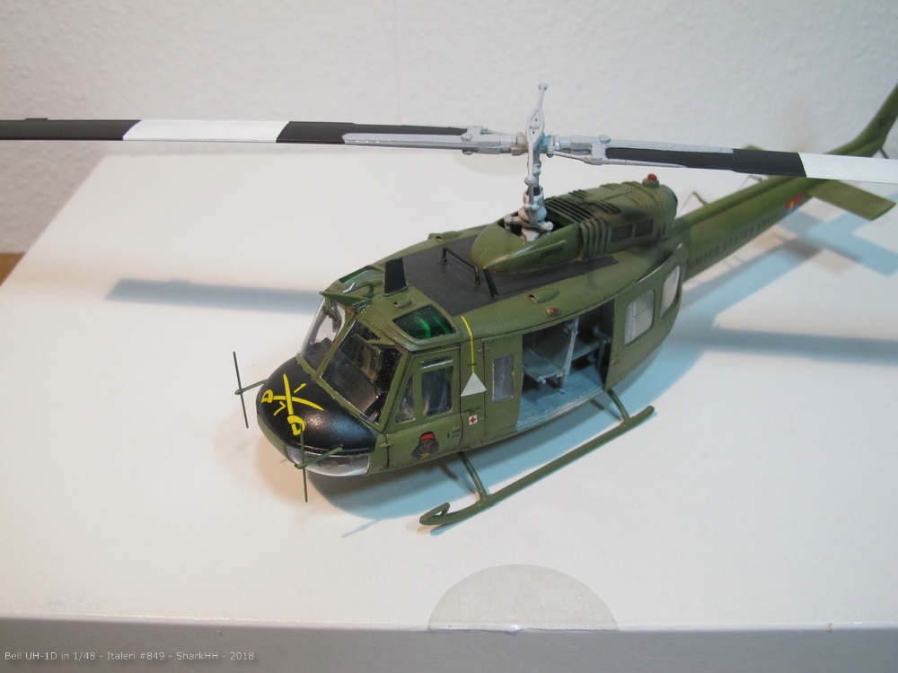 Bell UH-1D Italeri 849 -0042.jpg
