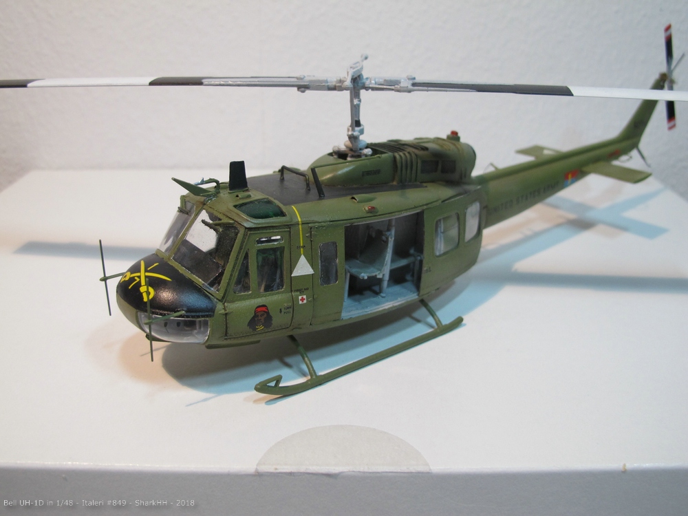 Bell UH-1D Italeri 849 -0043.jpg
