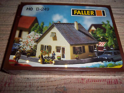 Bausatz-Siedlerhaus-von-Faller-HO-B-249.jpg