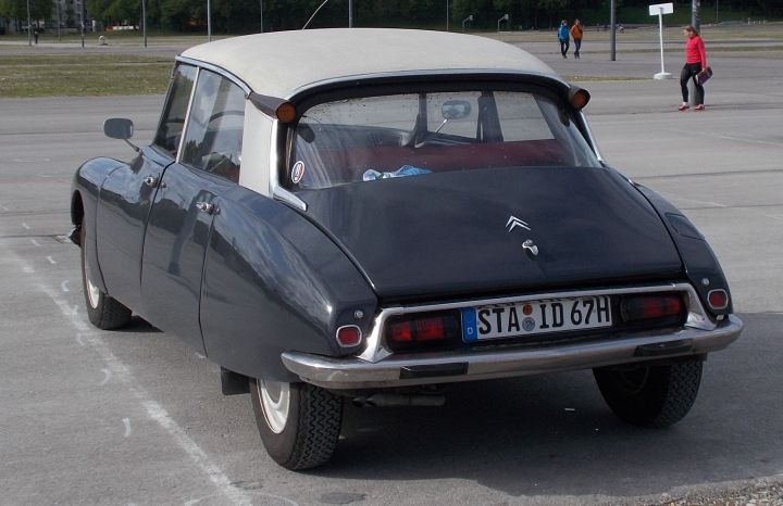 2019_Citroen_DS21_02c.jpg