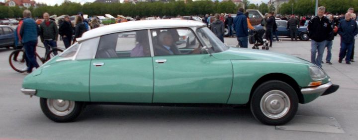 2019_Citroen_DS21_03a.jpg