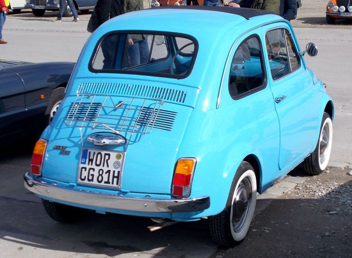 2019_Fiat_500_02b.jpg