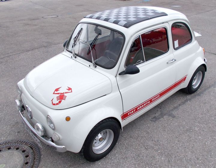 2019_Abarth_595_01d.jpg