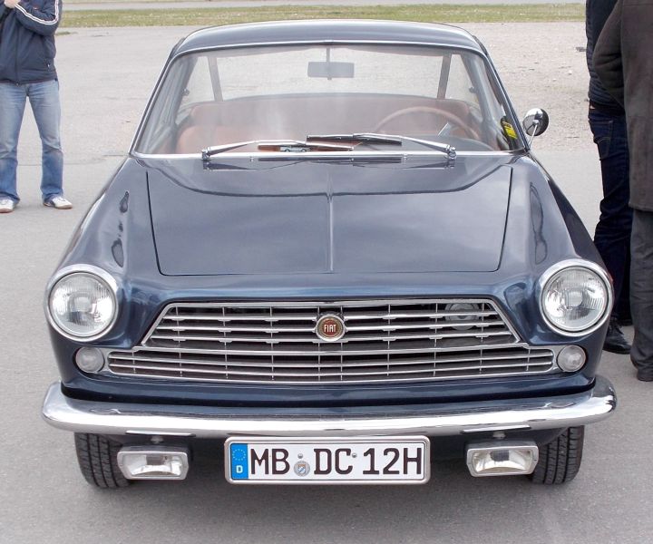 2019_Fiat_2300S_Coupe_01c.jpg
