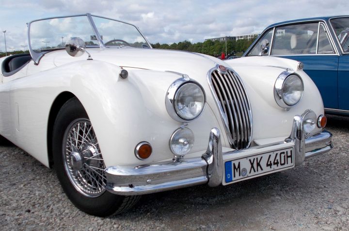 2019_Jaguar_XK140_01c.jpg