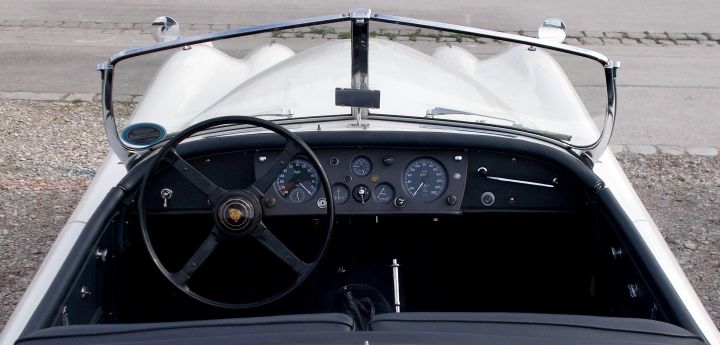 2019_Jaguar_XK140_01d.jpg