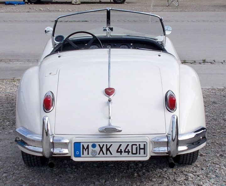 2019_Jaguar_XK140_01f.jpg