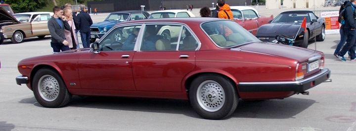 2019_Jaguar_XJ6_01.jpg